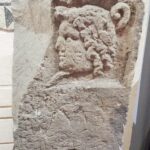 Stèle_à_l'effigie_de_Mercure,_provenant_du_temple_du_sommet_du_Puy-de-Dôme,_Musée_Bargoin