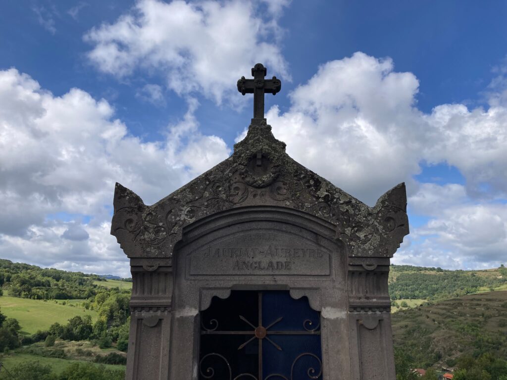 Hidden Auvergne: The Chastel burial complex
